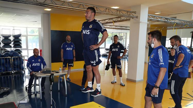 Fenerbahçeli futbolcular testten geçti