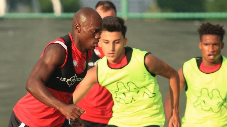 Dever Orgill, yeni takımı Antalyaspor ile antrenmanlara başladı