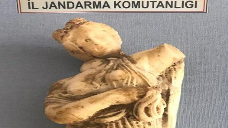 Artvinde Roma dönemine ait kadın heykeli ele geçirildi