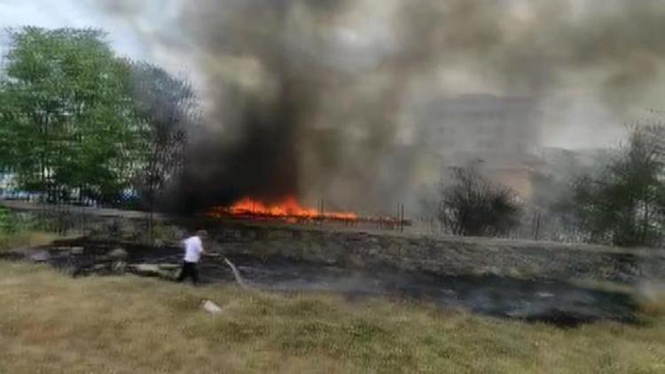 Ümraniyede otluk alandaki yangına helikopterle müdahale