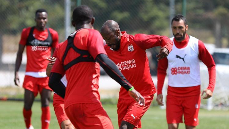 Sivassporun Bolu kampı sürüyor