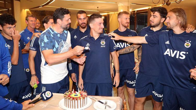 Fenerbahçede Mert Hakan Yandaşın doğum günü kutlandı