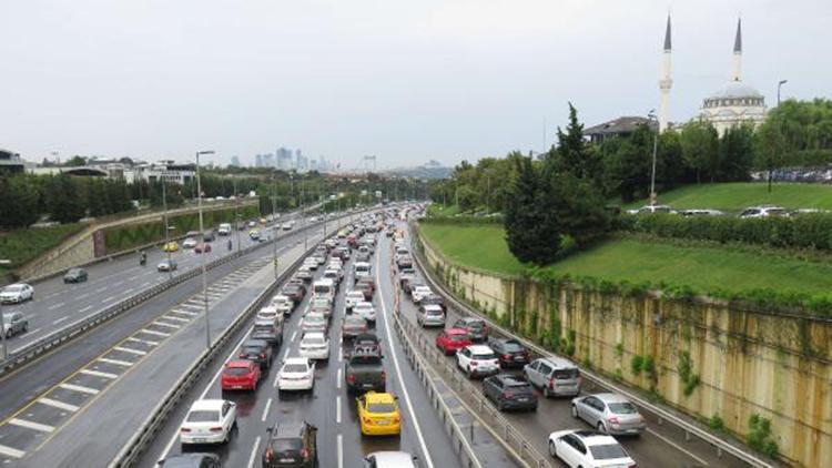 Anadolu Yakasında yağış sonrası trafik yoğunluğu