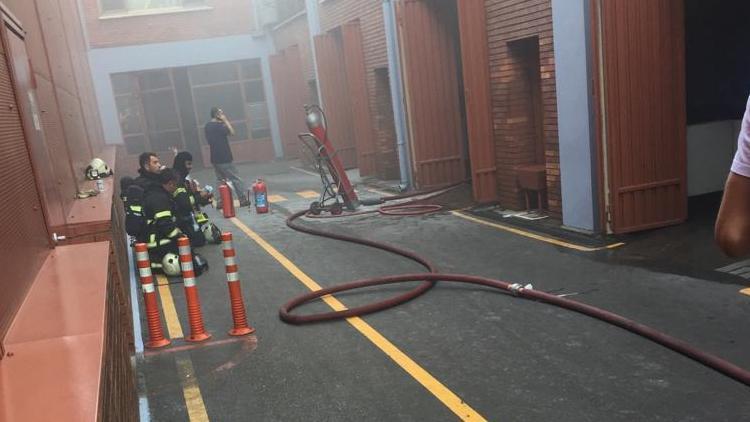 İzmitte fabrikada yangın paniği: 10 işçi dumandan etkilendi