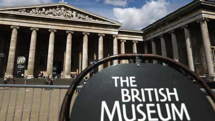 British Museum, köle tüccarı kurucusunun büstünü kaldırdı