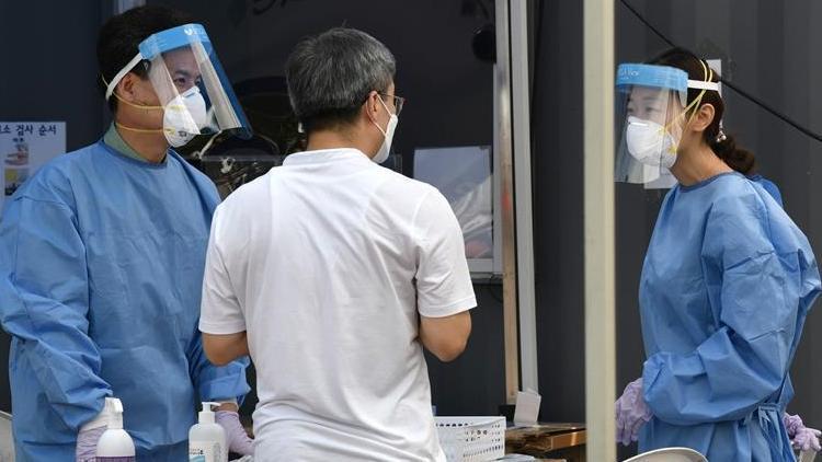 Güney Korede grev yapan doktorlara işe dönün emri verildi