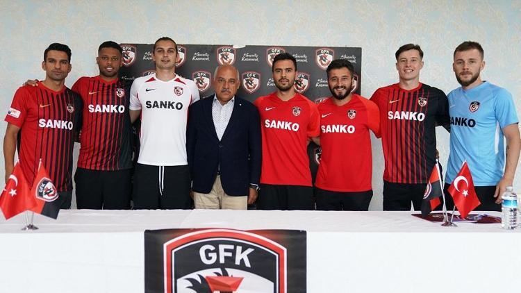 Gaziantep FKdan yeni transferlere imza töreni