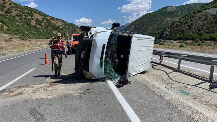 Erzincanda minibüs devrildi: 7 yaralı