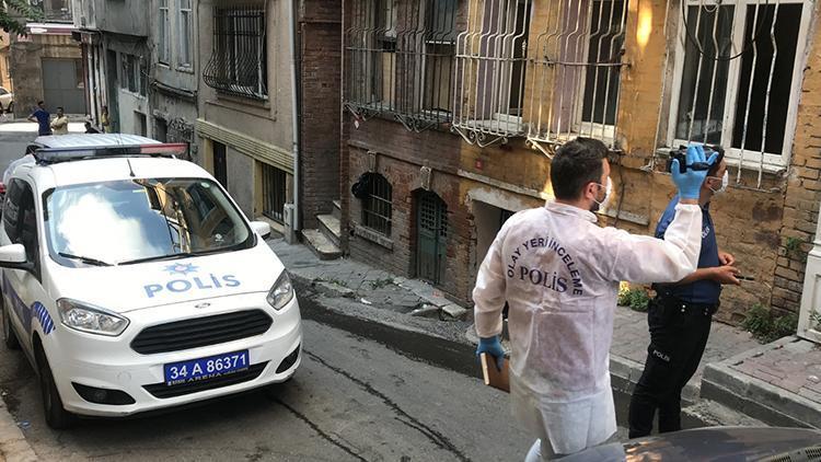 Beyoğlunda apart otelde kalan gencin cesedi bulundu