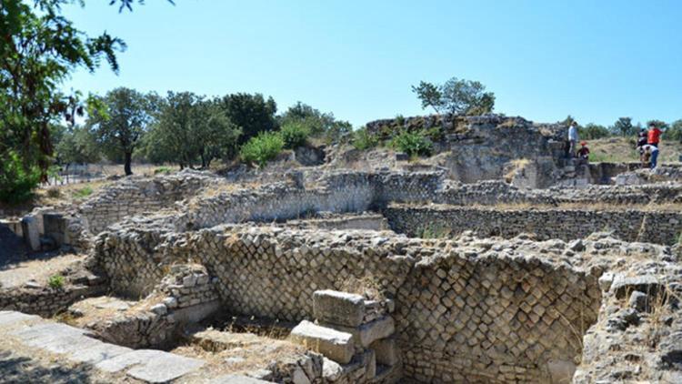 Uzmanlar jeoradar sistemini kullanarak toprağın röntgenini çekiyor