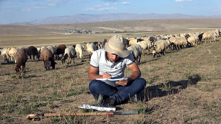 Çobanlık yaparken üniversiteye hazırlanan Vanlı Muhammet, tıp fakültesini kazandı