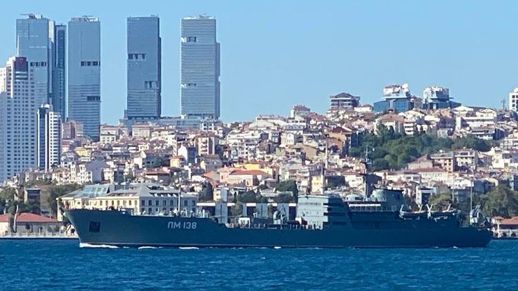 Rus askeri gemisi İstanbul Boğazından geçti