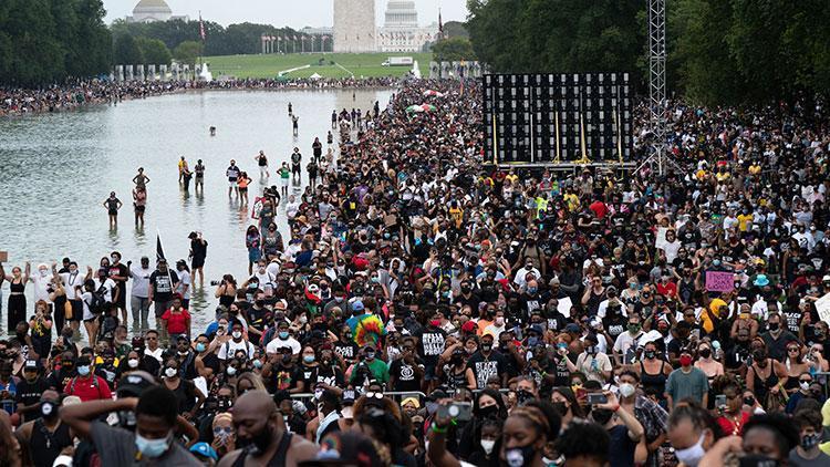 Washingtonda on binlerce ABDli ırkçılık ve polis şiddetine karşı yürüdü