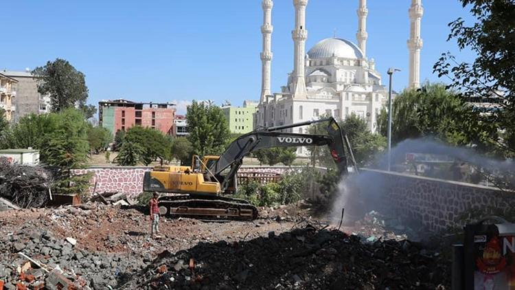 Iğdırda bulunan tarihi polis merkezi yıkıldı