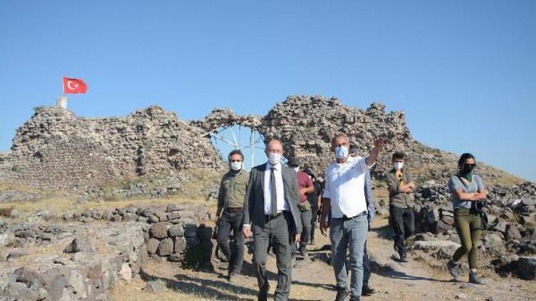Rektör Erdal, Karacahisar Kalesi kazı alanını ziyaret etti