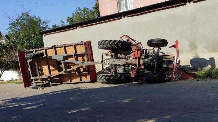 Malkarada traktör devrildi: 1 yaralı