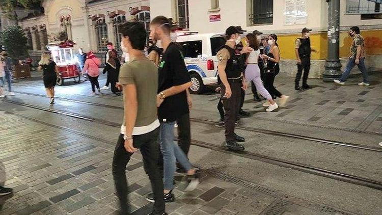 İstiklal Caddesinde korona virüs denetimi