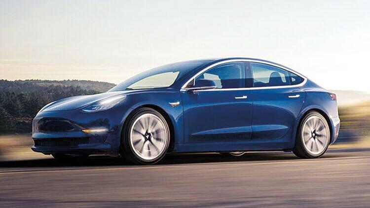 Teslanın otopilotu hız tabelalarını da görebiliyor