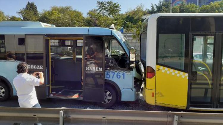 Kadıköyde yolcu minibüsüyle İETT otobüsü çarpıştı:4 yaralı