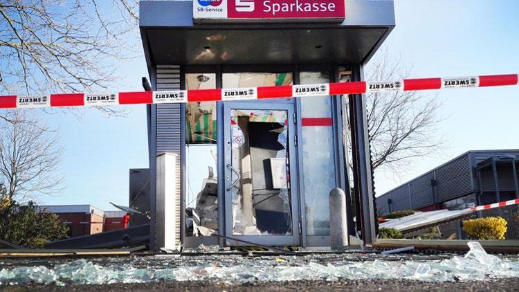 Hollandalı çeteler Almanya’da bankamatikleri soyuyor