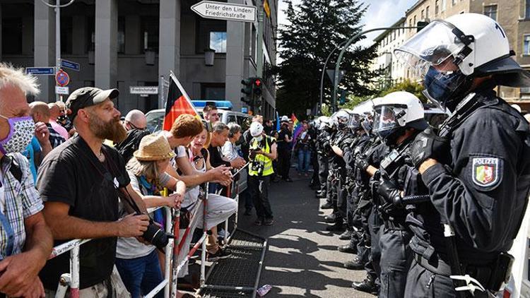 Korona protestosu hareketi PEGIDA’ya dönüşüyor