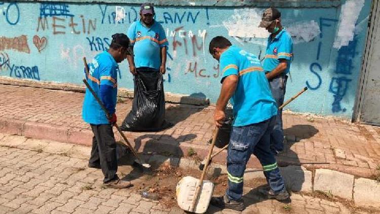 Ceyhan Belediyesi temizlik ekipleri çalışmalarına devam ediyor