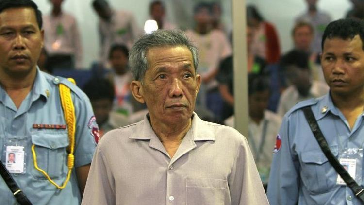 Kamboçyada Kızıl Kmerlerin baş gardiyanı cezaevinde öldü