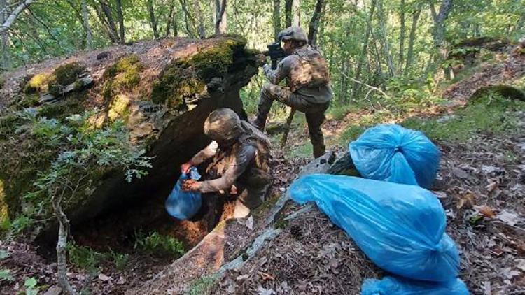 Amanoslardaki mağara ve sığınakta teröristlerin yaşam malzemeleri bulundu