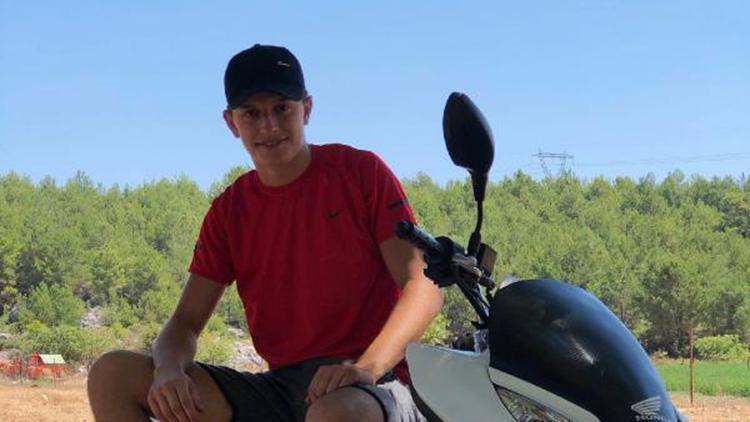 Antalyada hatalı dönüş kazası... Motosikletli Onur öldü, arkadaşı yaralı