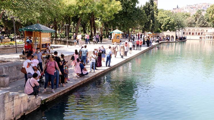 Şanlıurfa’da sıcak hava bunalttı