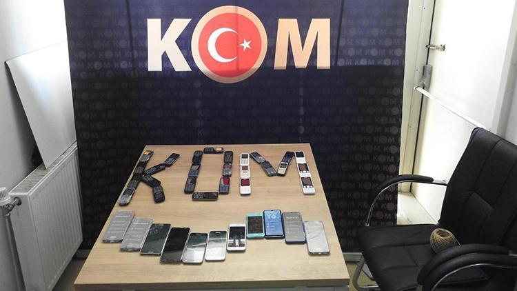 Tatvan’da 39 adet kaçak cep telefonu ele geçirildi