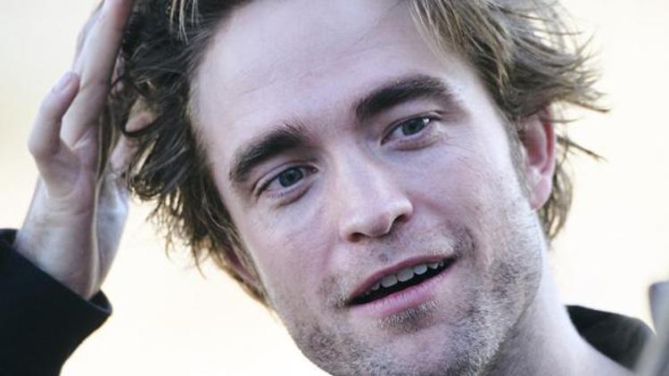 Ünlü Hollywood yıldızı Robert Pattinson koronavirüse yakalandı