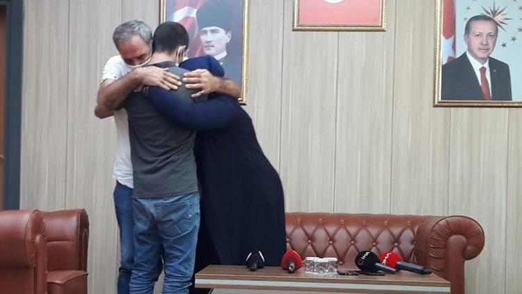 Son dakika haberler: İkna yoluyla teslim olan PKKlı, ailesiyle buluştu