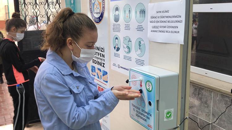 Bursluluk Sınavında koronavirüs tedbirlerine dikkat edildi