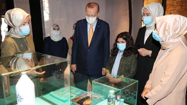 Cumhurbaşkanı Erdoğan, Böyle Daha Güzelsin sergisini gezdi