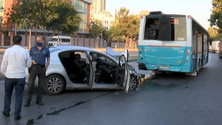 Ataşehirde halk otobüsüne çarpan otomobil sürücüsü öldü