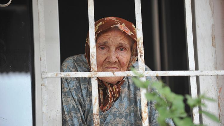 Hatice ninenin ağzından düşen, eşinden hatıra altın dişleri çalındı