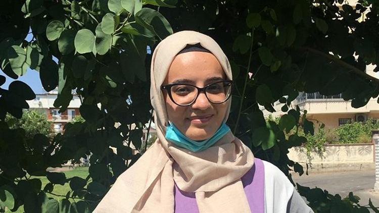 Hastalardan kaptığı koronavirüsü yenen Büşra hemşire, mücadeleye geri döndü