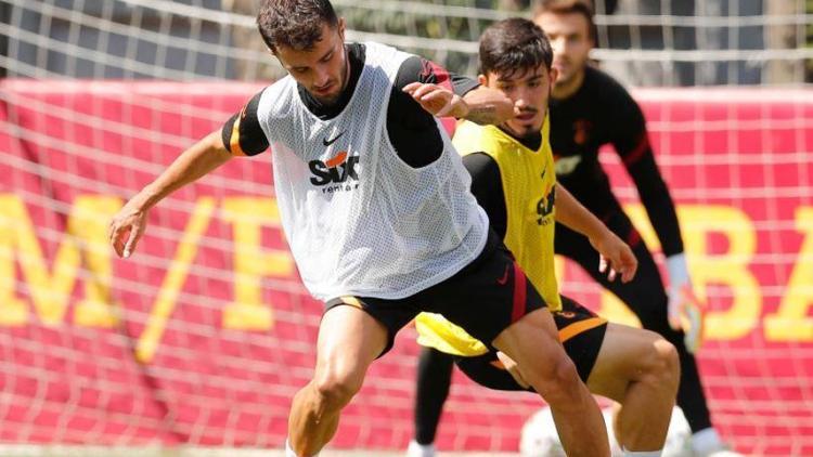 Galatasarayda Diagne ve Emre Akbaba takımdan ayrı çalıştı