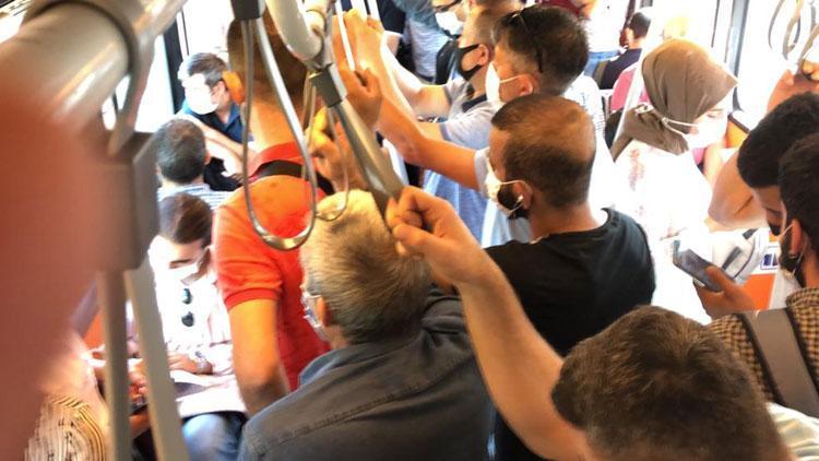 Metrobüste metroda sırt sırta yolculuk