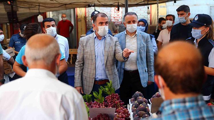 Pazarcı esnafına maske ve eldiven uyarısı