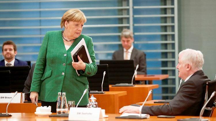 CDU/CSU’lu 16 milletvekilinden Seehofer’e açık mektup: ‘5 bin mülteciyi alalım’