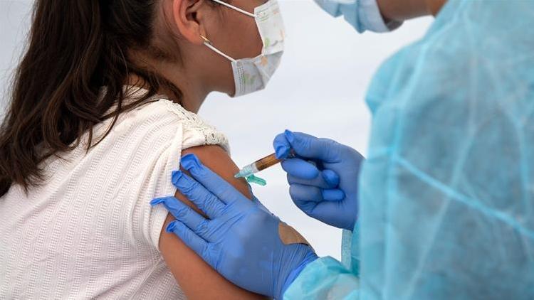 Endonezya’da potansiyel Covid-19 aşısı olan gönüllünün testi pozitif çıktı