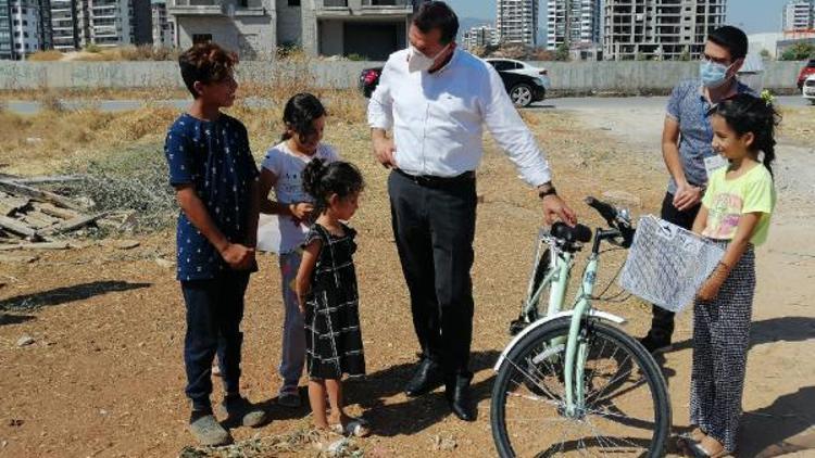 Minik Esmanur bisiklet istedi, belediye başkanı kapısına getirdi