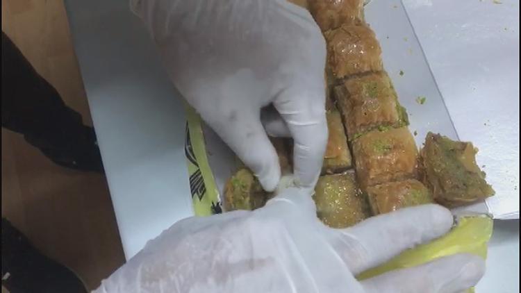 Otogarda baklava arasından uyuşturucu çıktı