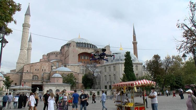 Ayasofya Meydanında droneli Türkçe ve İngilizce koronavirüs uyarısı