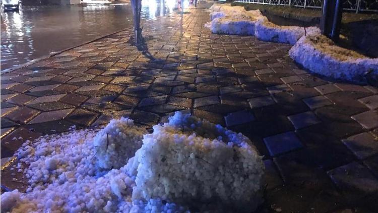 Çankırı sağanak ve dolu sonrası beyaza büründü