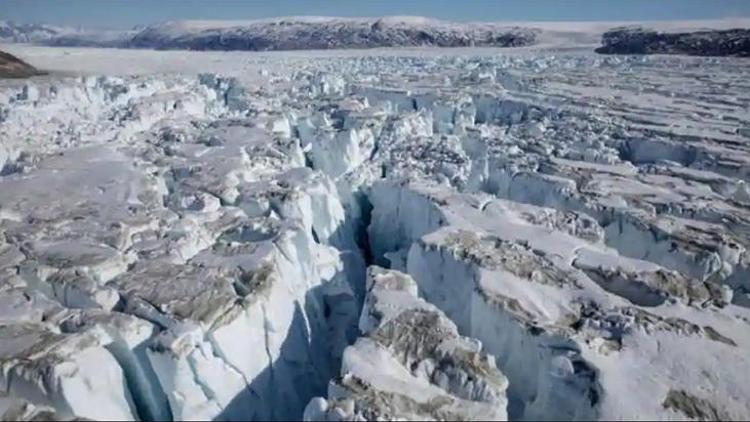 Grönland’da korokutan olay: Büyük bir buzul parçalandı