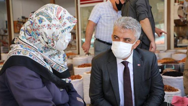 Erzincan Valisi sokağa indi, 65 yaş ve üzeri vatandaşları uyardı