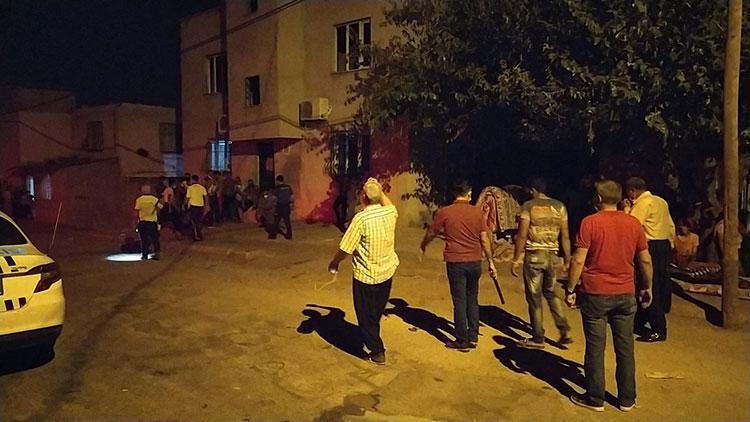 Adanada aileler arasında taşlı, sopalı, silahlı kavga: 2 yaralı